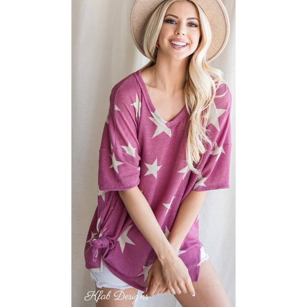 ❤️LAST 1! V Neck Magenta Star ⭐️ Print Oversized Top with Side Slits! - Picture 7 of 9
